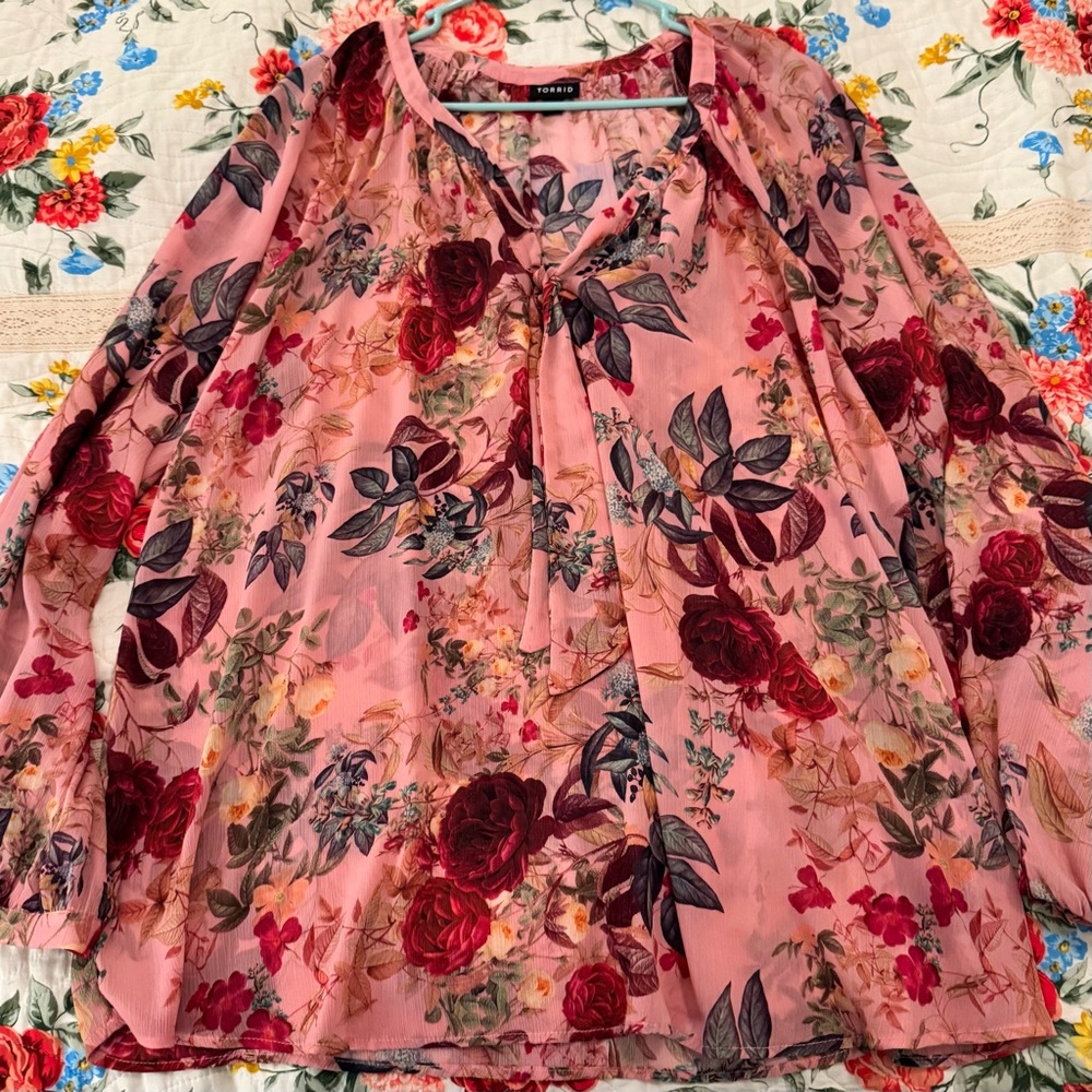 Torrid Pink Floral Blouse with Tie-Neck 🌹 - Picture 2 of 7